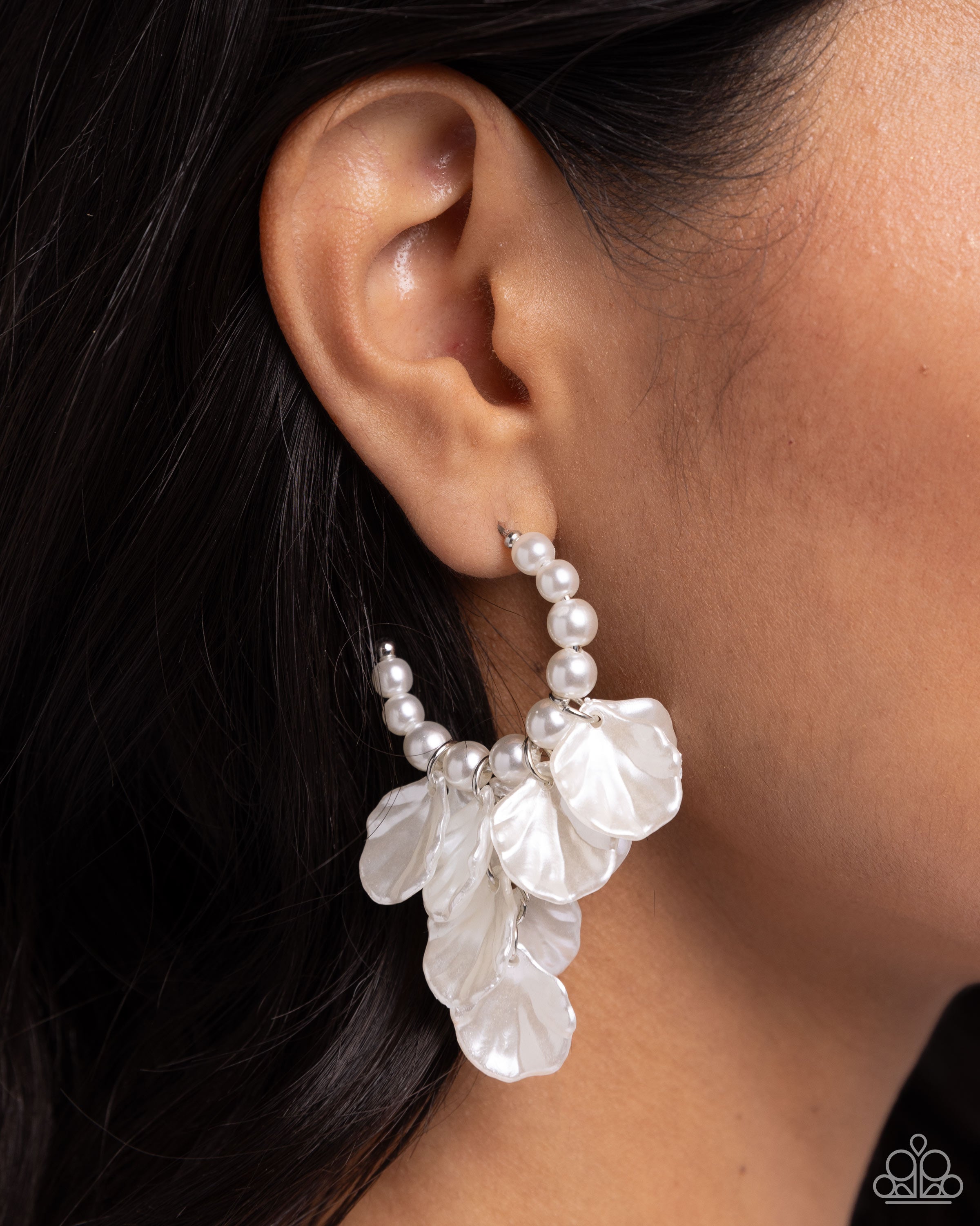 Paparazzi - Frilly Feature - White